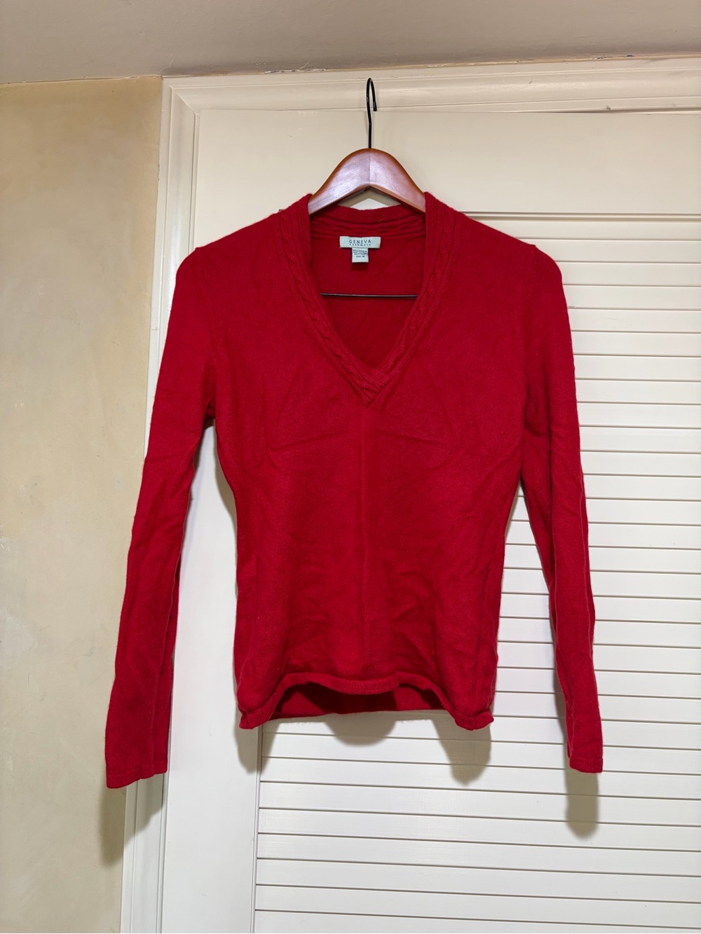 Geneva cashmere red v-neck sweater